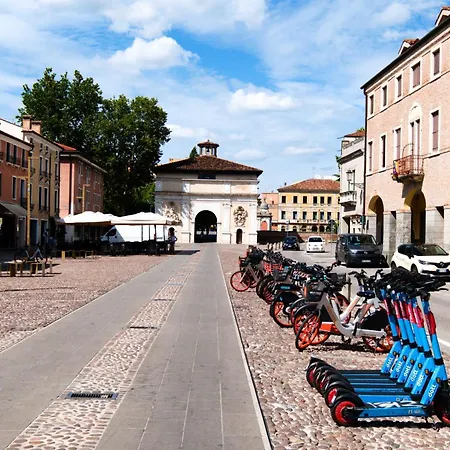Guesthost - Porta Portello Cozy Appartement Padua